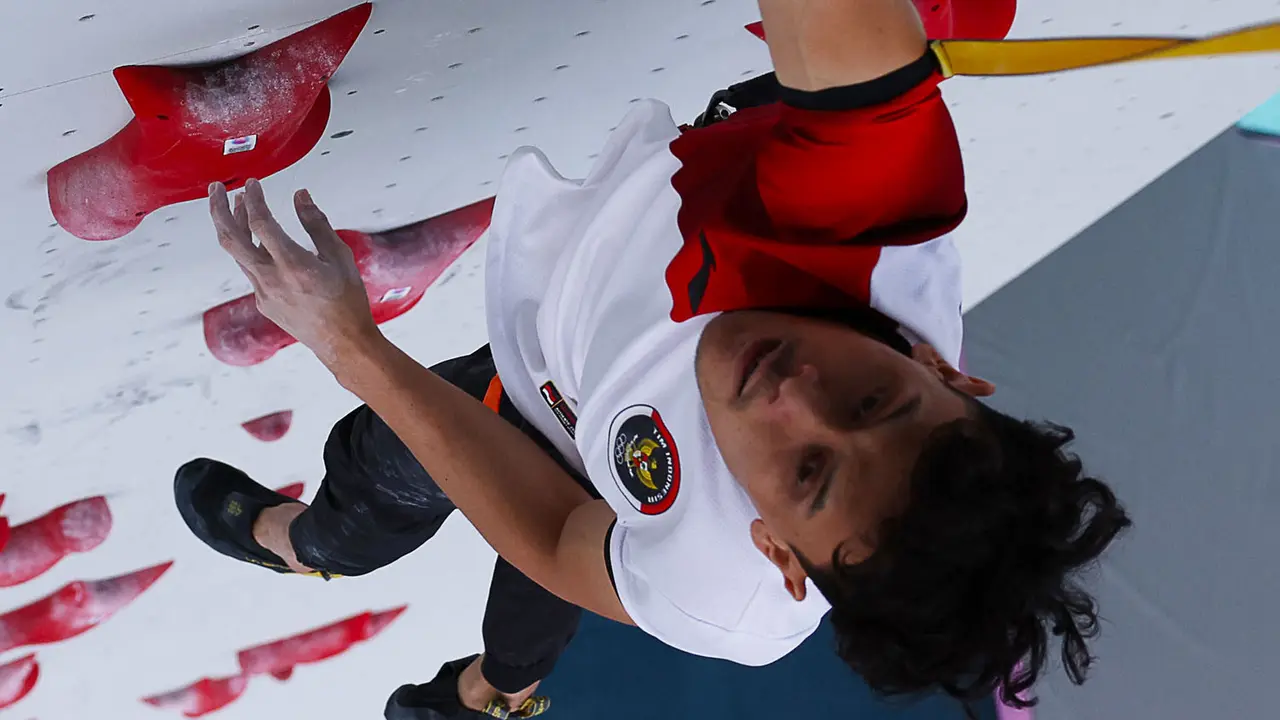Veddriq Leonardo Bikin Lagu Indonesia Raya Berkumandang di Olimpiade Paris 2024