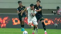 Matias Ocampo (tengah/putih), Bhayangkara FC, BRI Super League 2026/2027. (Dok. ileague.id)