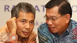 Wakil Dirut BRI Sunarso (kiri) dan Dirut BRI Asmawi Syam memberi keterangan pers terkait Laporan Kinerja Keuangan Triwulan III Tahun 2015 di Jakarta, Kamis (22/10/2015). Total kredit yang disalurkan BRI mencapai Rp518,9 T (Liputan6.com/Immanuel Antonius)