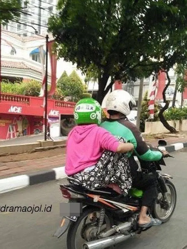 7 Pose Nyeleneh Emak-Emak saat Dibonceng Motor Ini Bikin Ketawa