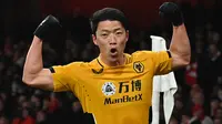 Hwang Hee-chan. Striker Korea Selatan berusia 26 tahun yang baru semusim memperkuat Wolverhampton sejak didatangkan dari RB Leipzig dengan status pinjaman pada awal muism 2021/2022 dan telah resmi dipermanenkan mulai musim 2022/2023 ini memiliki nilai pasar 16 juta euro atau setara Rp249,6 miliar. Bersama Wolves ia telah tampil dalam 31 laga di semua ajang dengan torehan 5 gol dan 1 assist. (AFP/Glyn Kirk)