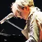 Di luar segala kritikan yang menimpa dirinya, karir Tom Odell terus menanjak dan membuat penggemar musik kagum dengan karya-karyanya.