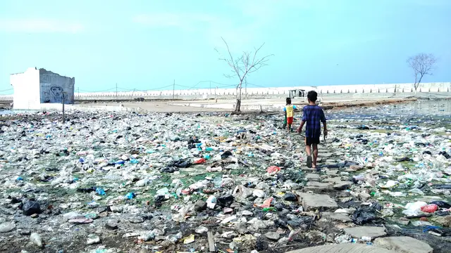 Hamparan sampah di Kampung Bengek, Penjaringan Utara, Jakarta Utara. (Liputan6.com/Ady Anugrahadi)