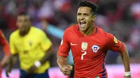 Penyerang Chile, Alexis Sanchez menempati peringkat kedua dengan kolek tujuh gol pada kualifikasi Piala Dunia 2018. (AFP/Martin Bernetti)