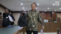 Mantan Menteri ESDM, Jero Wacik usai mengikuti sidang pengajuan Peninjauan Kembali atas putusan kasasi kasus dana operasional menteri (DOM) di PN Jakarta Pusat, Senin (23/7). Sejumlah bukti baru yang diajukan Jero Wacik. (Liputan6.com/Helmi Fithriansyah)