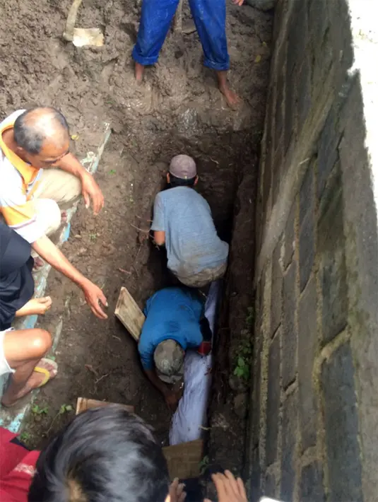 Suami Irena Justine, Bryan Jordan McKenzie sebelum ditinggal istrinya untuk selama-lamanya telah mendapatkan firasat. (dok. Pribadi HildaVitria Khan/Bintang.com)