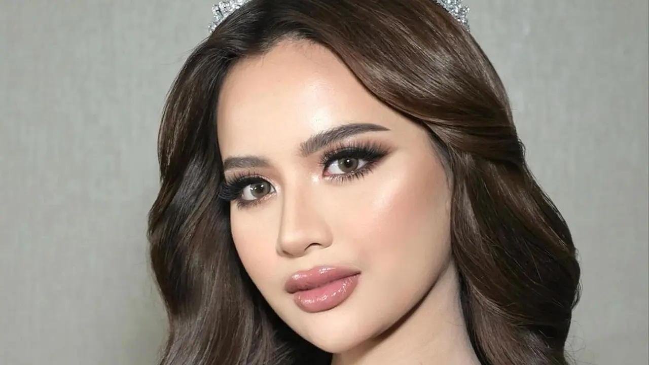 8 Potret Memukau Anggi Marito Jadi Ratu Sehari Dibalut Gaun dan Crown di Momen Resepsi Pernikahan