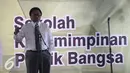 Wakil Ketua MPR RI Oesman Sapta Odang memberi sambutan saat pembukaan Sekolah Kepemimpinan Politik Bangsa Akbar Tanjung Institut, Jakarta, Selasa (3/5). Oesman mengapresiasi keberadaan sekolah politik tersebut. (Liputan6.com/Faizal Fanani)