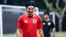 <p>Pemain Timnas Jepang, Takumi Minamino saat melakukan sesi latihan menjelang laga lanjutan putaran ketiga Kualifikasi Piala Dunia 2026 melawan Timnas Indonesia yang berlangsung di Lapangan A, Kompleks Stadion Utama Gelora Bung Karno (SUGBK), Senayan, Jakarta, Rabu (13/11/2024). (Bola.com/Bagaskara Lazuardi)</p>