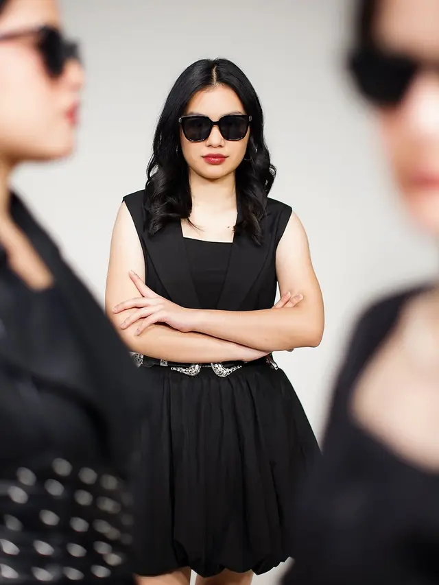 6 Pesona Memikat Vanessa Zee, Kontestan Ajang Pencarian Bakat yang Tampil Feminin dengan Rok Mini