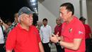 Ketua PSSI, Mochamad Iriawan, berbincang dengan Menteri PUPR, Basuki Hadimuljono, saat meresmikan Stadion Manahan, Solo, Jawa Tengah, Sabtu (15/2/2020). Stadion tersebut merupakan salah satu calon veneu di Piala Dunia U-20 2021 di Indonesia. (Dokumentasi PSSI)