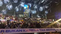 Relawan Anies Baswedan memadati Tennis Indoor Senayan jelang puncak temu kebangsaan. (Dok. Merdeka.com)