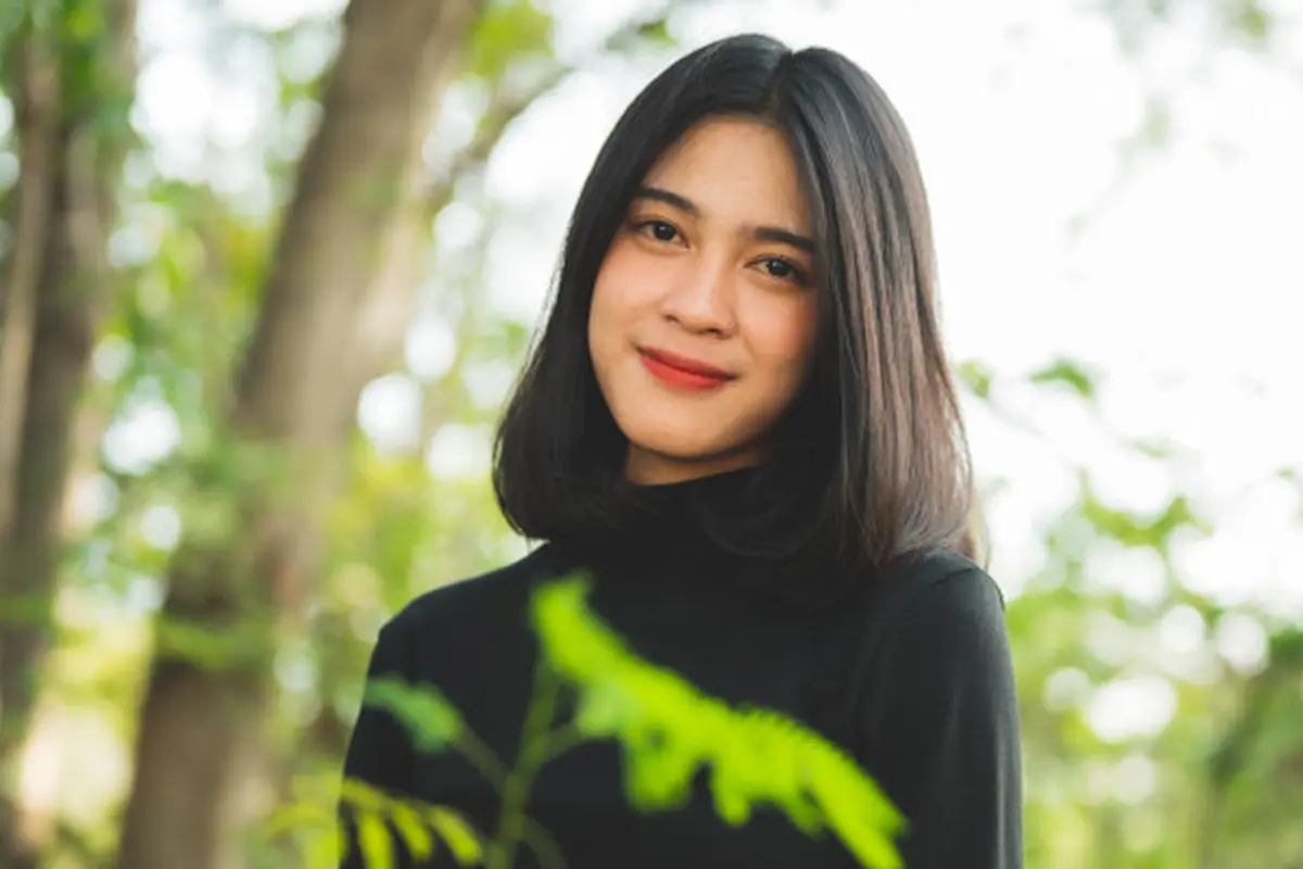 kalem baik hati tersenyum manis