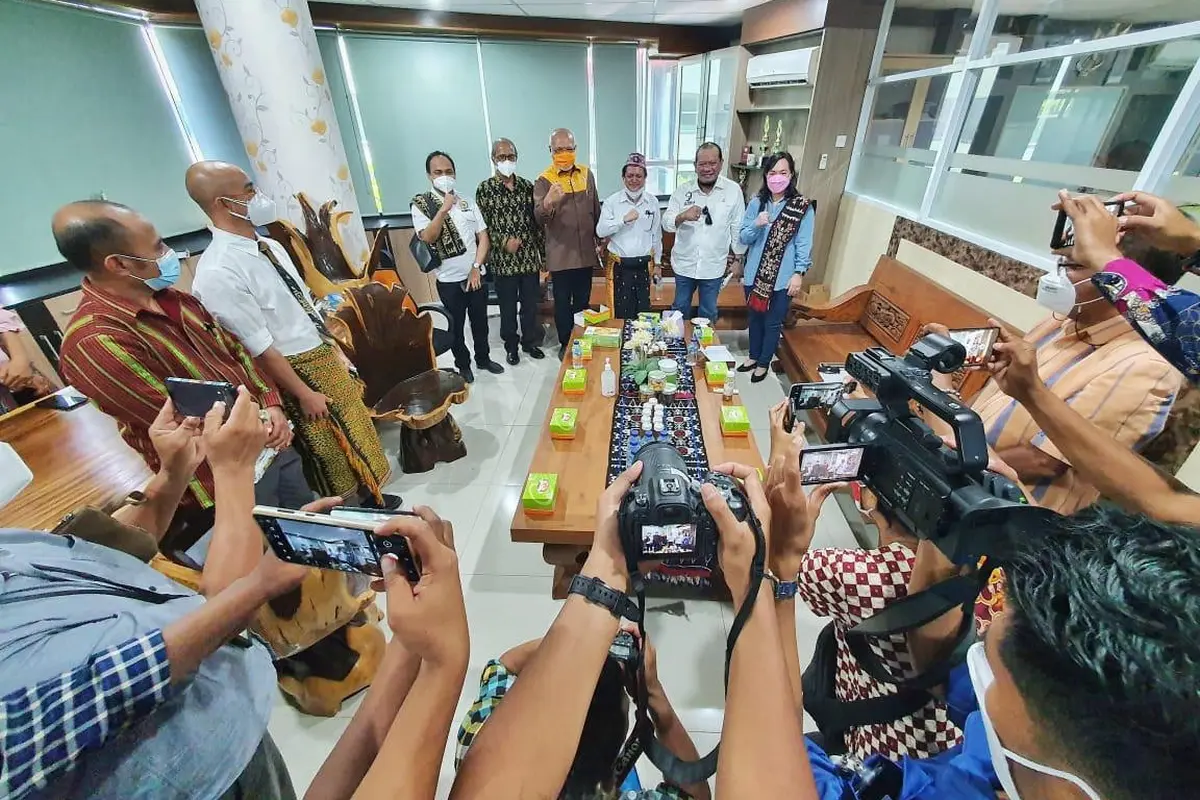 Ketua DPD RI Berharap Wartawan Tingkatkan Kompetensi dan Terdepan Lawan Hoax