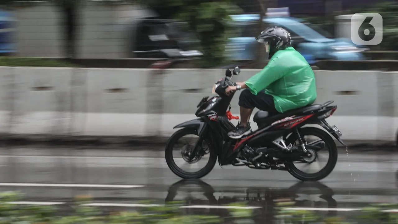 Mengawali pekan, langit pagi Indonesia hari ini, Senin (19/2/2024) sebagiannya diprakirakan cerah, berawan, cerah berawan, berawan tebal, kabut, dan hujan sedang. Demikianlah prediksi cuaca Indonesia hari ini.