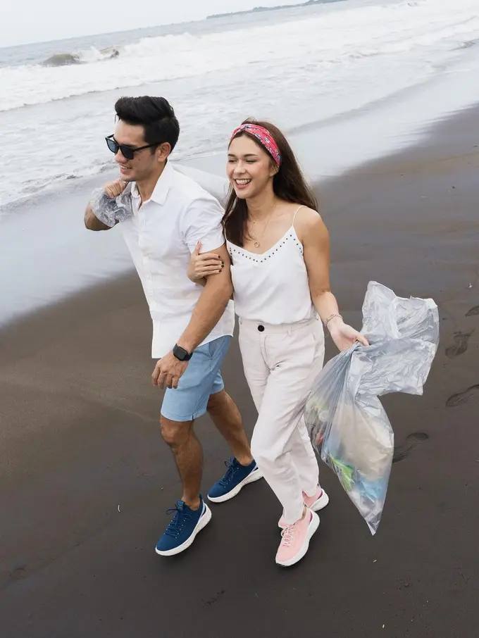 Bak Pengantin Baru, Ini 7 Potret Nana Mirdad dan Andrew White yang Selalu Mesra