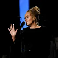 Grammy Awards 2017 diselenggarakan pada Minggu (12/2/2017) di Staples Center, Los Angeles, berhasil menghadirkan Adele sebagai penampil pertama dan membuat suasana menjadi sangat meriah dengan suaranya yang menggelegar. (AFP/Bintang.com)