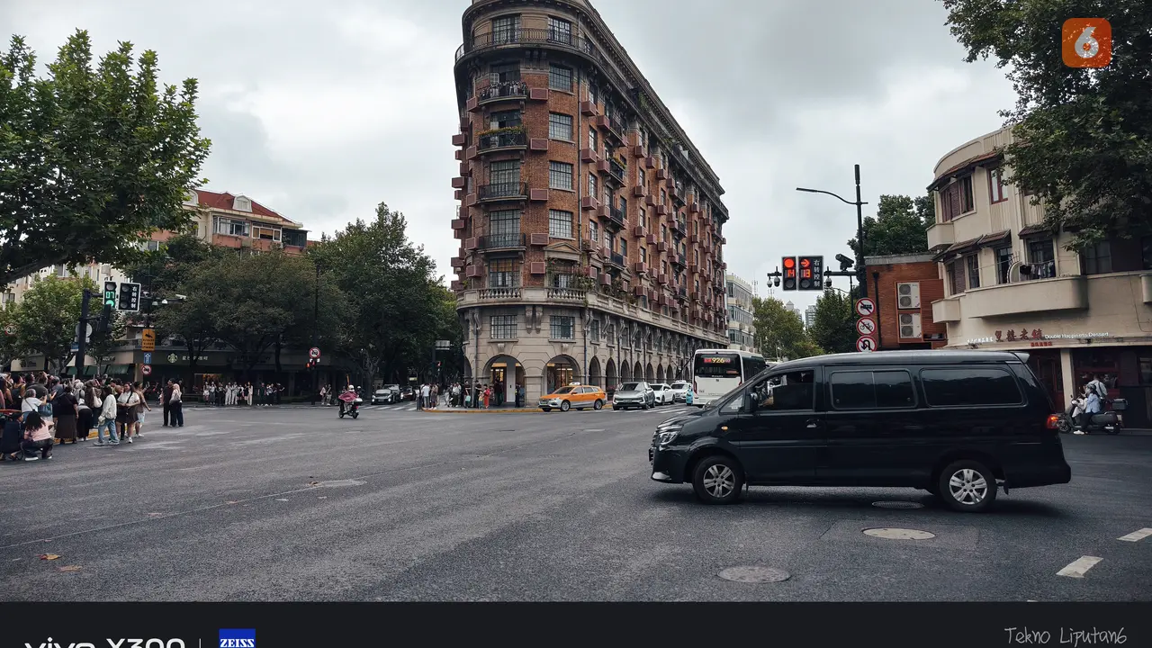 Keamanan Shanghai terjaga ketat, polisi sigap dan CCTV aktif di mana-mana, membuat wisatawan merasa aman menikmati kota modern ini. (Foto: Aditya Eka Prawira/Liputan6.com)