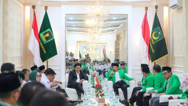 Plt Ketua Umum Partai Persatuan Pembangunan (PPP) Muhamad Mardiono bertemu dengan Ketua umum Partai Bulan Bintang (PBB) di Kantor DPP PPP, Jalan Diponegoro, Jakarta. (Istimewa)