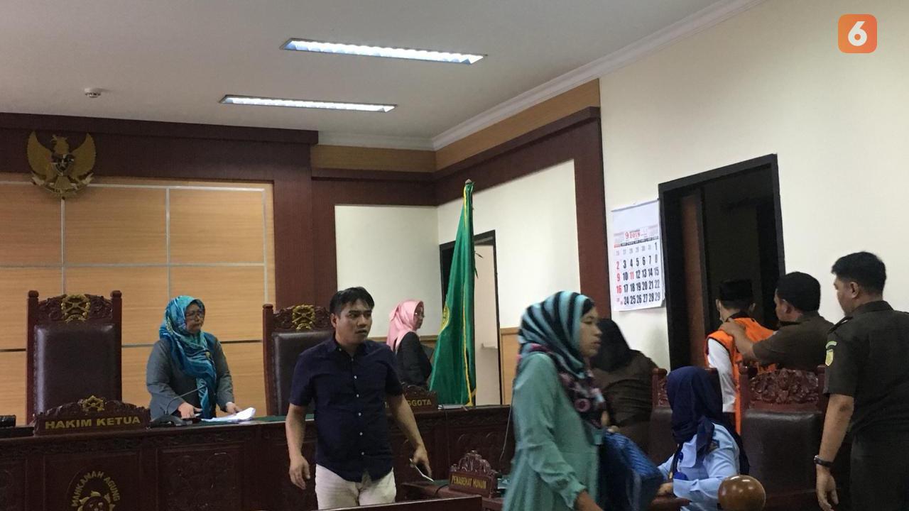 Penusuk parang di wajah pelajar saat tawuran hingga tewas di Kota Tangerang Selatan, divonis hukuman 4 tahun kurungan penjara. (Liputan6.com/Pramita Tristiawati)