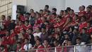 Presiden Jokowi duduk menikmati laga Kualifikasi Piala Asia U-23 2024 antara Timnas Indonesia U-23 melawan Turkmenistan di Stadion Manahan, Solo, Selasa (12/09/2023). Ia sempat terlihat berselebrasi saat Hokky Caraka mencetak gol pada menit ke-10. Sayangnya, gol tersebut dianulir oleh wasit karena offside. (Bola.com/Arief Bagus)