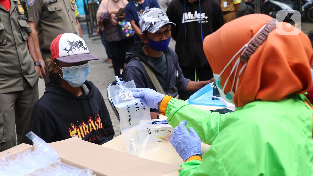 Puluhan Warga di Kelurahan Sudimara Barat Tangerang Jalani Tes GeNose C19