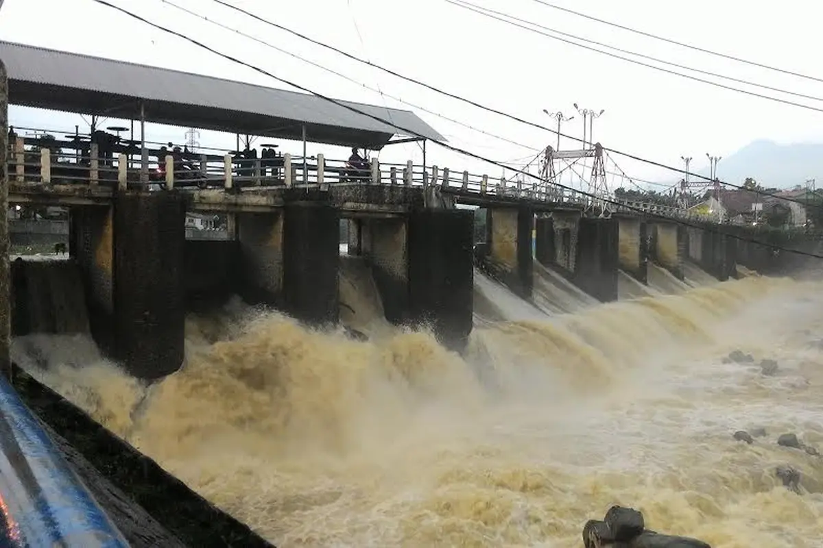 20160402-Bogor-Hujan-Bendungan-Katulampa-Siaga