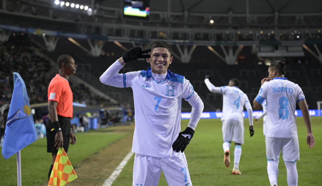 Selebrasi gelandang Timnas Honduras U-20, Odin Ramos setelah mencetak gol ke gawang Prancis pada laga terakhir Grup F Piala Dunia U-20 2023 di Unico Diego Armando Maradona Stadium, La Plata, Argentina, Senin (29/5/2023) dini hari WIB. (AFP/Juan Mabromata)