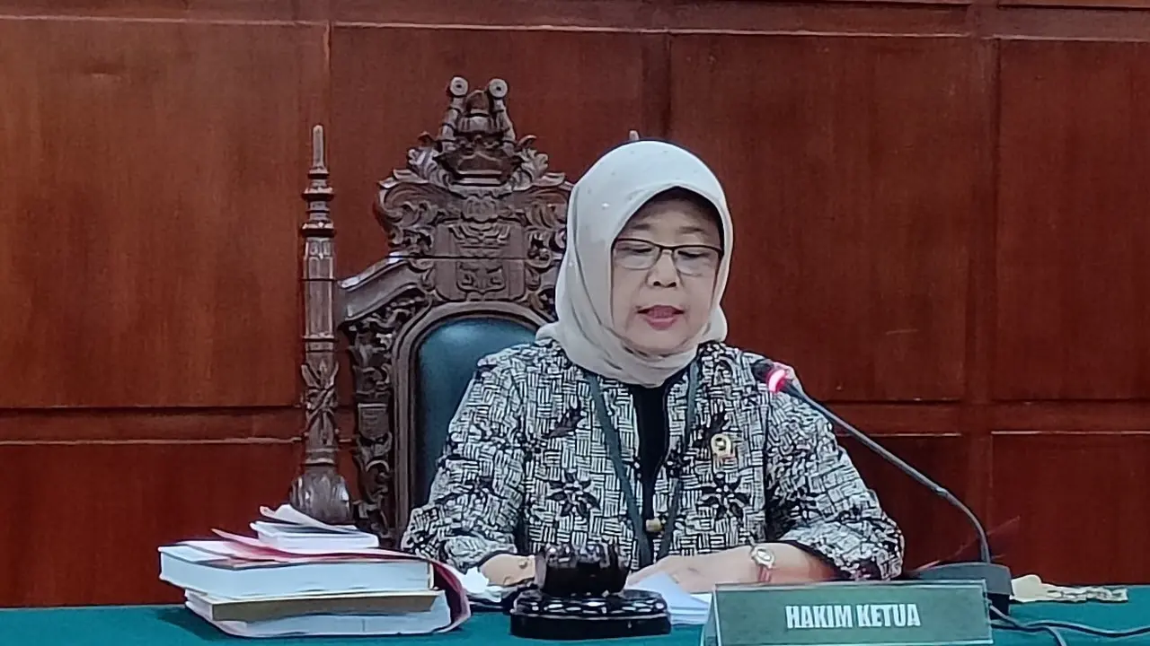 Hakim tunggal Budi Hapsari saat membacakan putusan  di Pengadilan Tinggi DKI Jakarta. (Rahmat Baihaqi/Merdeka.com)
