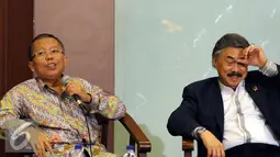 Anggota Komisi III DPR RI Arsul Sani (kiri) saat menjawab pertanyaan pada diskusi di Kompleks Parlemen RI, Jakarta, Selasa (29/3/2016). Diskusi membahas Rancangan Undang-Undang Jabatan Hakim. (Liputan6.com/Helmi Fithriansyah)