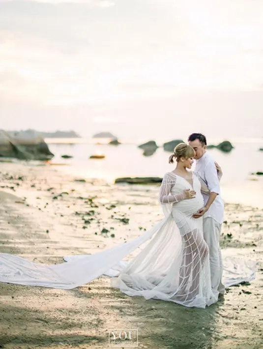 Dokter yang menanganinya memutuskan untuk mengambil tindakan caesar lantaran kondisi urine Winda yang mulai berubah warna. Gejala preeklamsia akan berhenti saat bayinya keluar. Dan akan terus berlanjut saat masih dalam kandungan. (Instagram/windaviska)