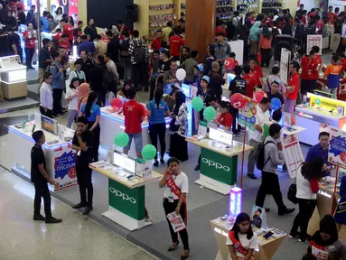 Suasana BRI Indocomtech 2017 di Jakarta, Kamis (2/11). Ajang pameran teknologi dan informasi Indonesia, BRI Indocomtech 2017 terselenggara mulai tanggal 1-5 November 2017 di Assembly Hall Jakarta Convention Center (JCC). (Liputan6.com/Johan Tallo)