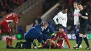 Pemain Middlesbrough Matt Crooks menerima perawatan medis saat melawan Tottenham Hotspur pada pertandingan putaran kelima Piala FA di Stadion Riverside, Middlesbrough, Inggris, 1 Maret 2022. Tottenham Hotspur kalah 1-0 dan tersingkir dari Piala FA. (Lindsey Parnaby/AFP)