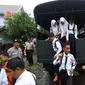 Cerita Simpatik Polisi Antar Jemput Pelajar Sekolah di Pelosok