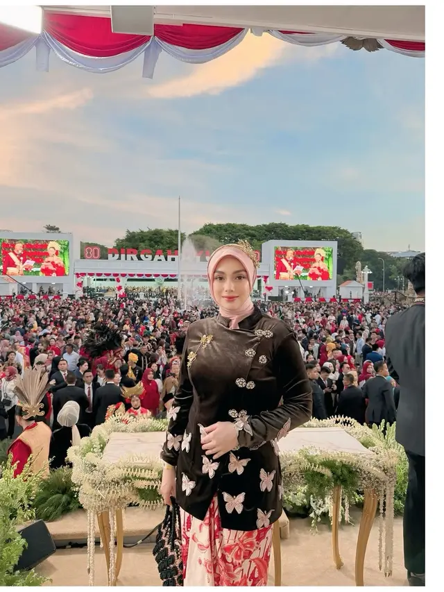 6 Potret Celine Evangelista Pakai Kebaya Hijab di HUT RI Istana Merdeka, Banjir Pujian