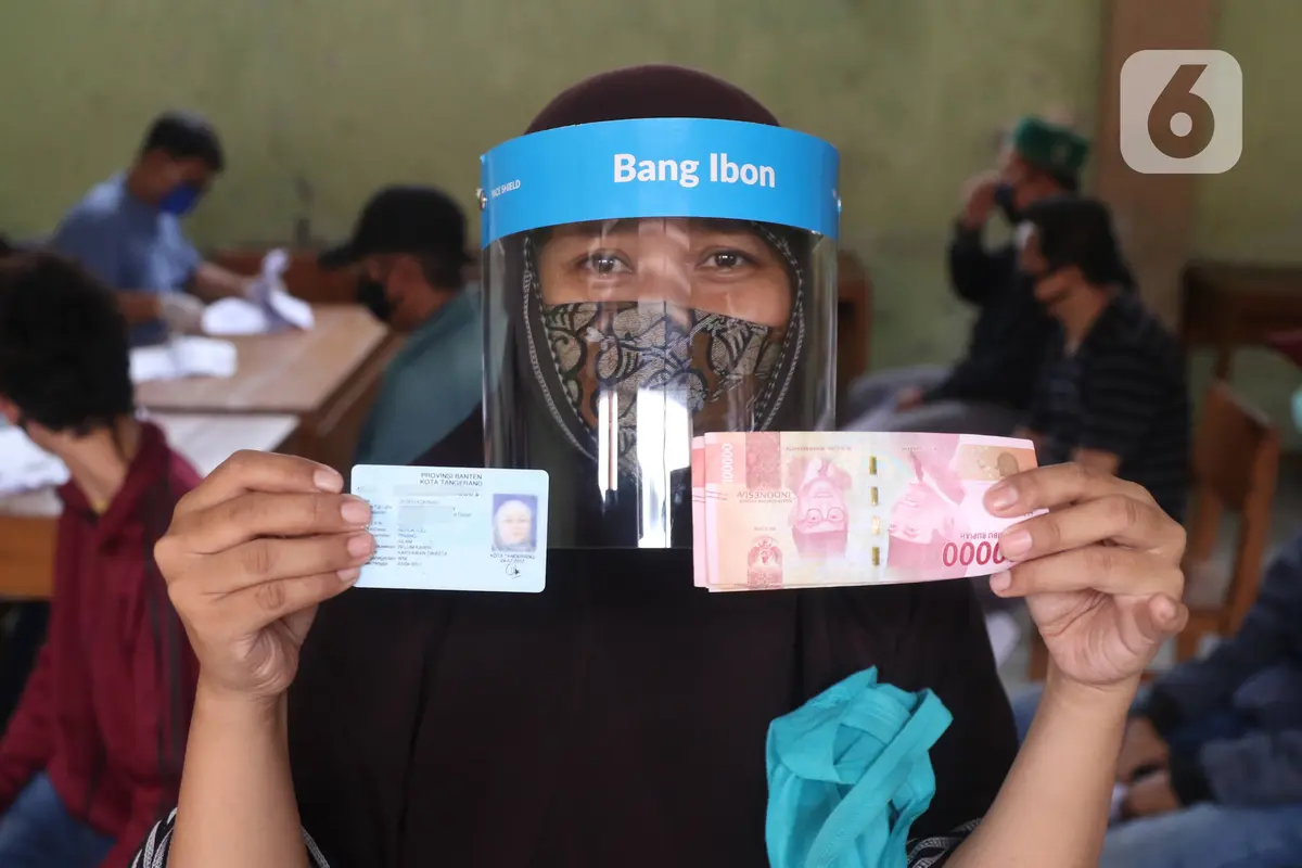 FOTO: Pemprov Banten Salurkan Bansos kepada Warga Terdampak COVID-19