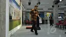 Menteri Dalam Negeri, Tjahjo Kumolo berjalan usai memberikan sejulah keterangan terkait pelaksanaan Pilkada yang rencananya akan dilaksanakan secara serentak, Istana Merdeka, Jakarta,  Rabu (4/2/2015). (Liputan6.com/Faizal Fanani)