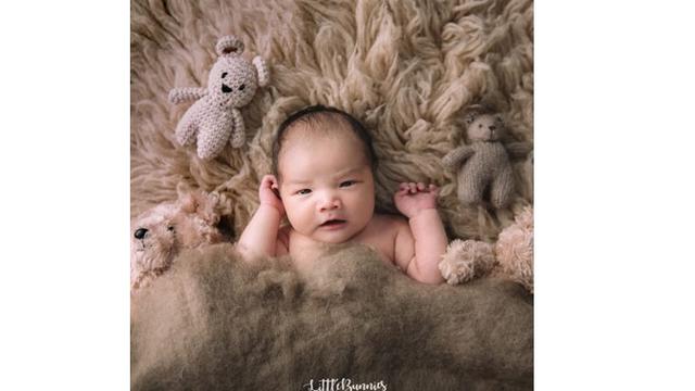 7 Potret Baby Born Anak Kedua Vicky Shu, Bikin Gemas