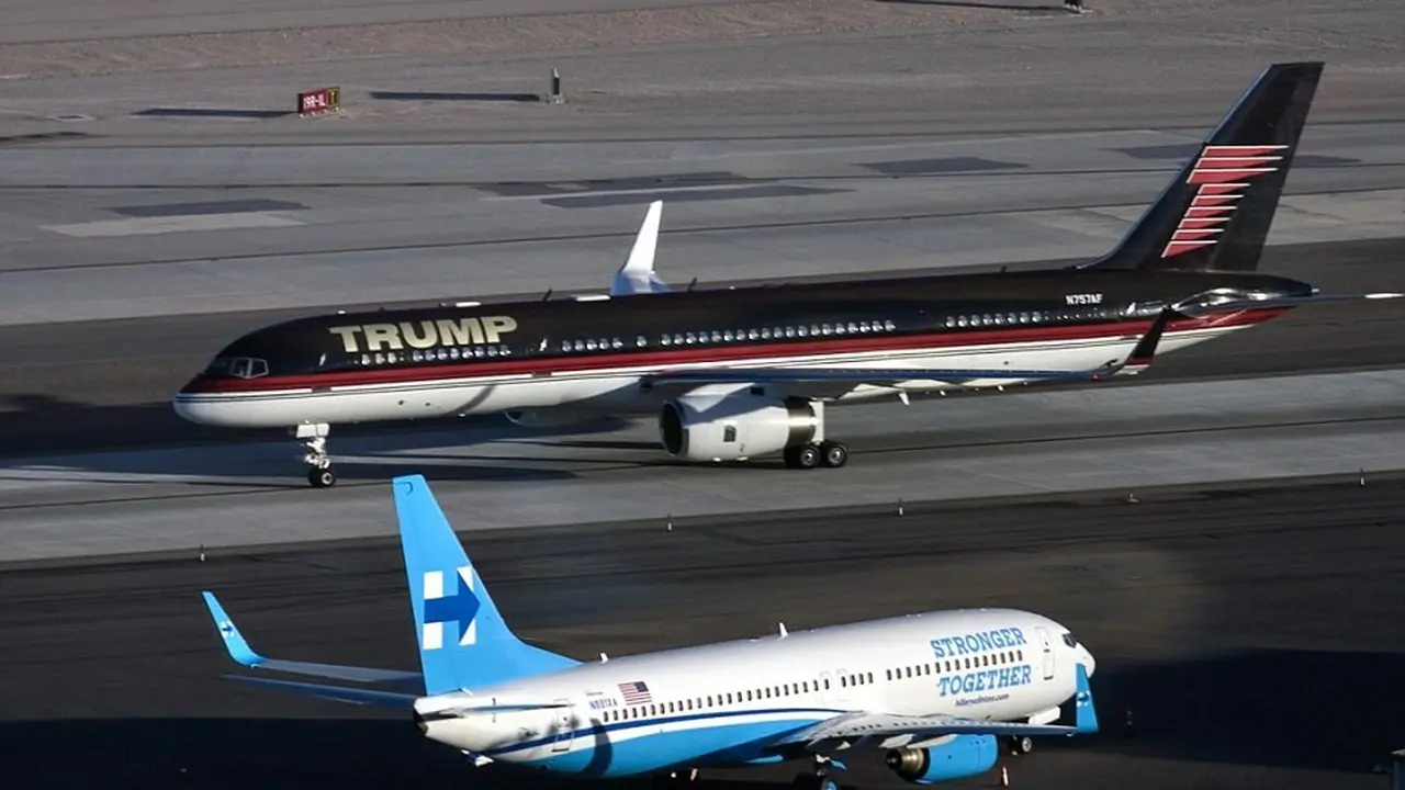 Ketika pesawat Trump dan Hillary berpapasan di Bandara McCarran di Las Vegas