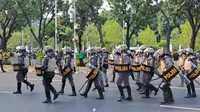 Polisi Kerahkan Pasukan Penindak dalam aksi demonstrasi buruh di Balai Kota DKI Jakarta. (Merdeka.com/Lydia Fransisca)