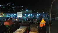 Pemudik Tumpah Ruah di Pelabuhan Merak, Operator Pasrah