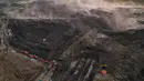 Asap membumbung tinggi dari tumpukan sampah yang terbakar di Tempat Pembuangan Akhir (TPA) Jatiwaringin, Kabupaten Tangerang, Banten, Selasa (07/07/2026). (KLY/ Arie Basuki)