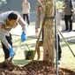 Polda Metro melakukan penanaman 10 ribu pohon yang  secara simbolis dilakukan di Taman Margasatwa Ragunan Jakarta Selatan. Kamis (27/6/2024). (Liputan6.com/Ady Anugrahadi).