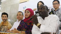 Rapper asal Amerika, Akon memberikan pernyataan saat menggelar konfrensi pers di Kementerian Sosial, Jakarta, Rabu (8/3). Akon akan menggelar mini konser di Kementerian Sosial. (Liputan6.com/Helmi Afandi)