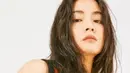Warganet terus membicarakan kemiripan wajah Hwang Ji Min dan V. Beberapa dari mereka bahkan berharap ia bisa bertemu dengan istri Shim Hyung Tak, yang beberapa waktu lalu juga viral karena disebut memiliki wajah mirip Jungkook, sesama anggota BTS. (Liputan6.com/theqoo/Koreaboo)