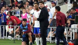 Pelatih kepala Timnas Amerika Serikat, Mauricio Pochettino, menyaksikan pertandingan persahabatan internasional antara Jepang dan USMNT di Lower.com Field pada 9 September 2025 di Columbus, Ohio. Koji Watanabe/Getty Images via AFP)