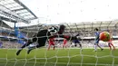 Pemain Chelsea, Ramires, mencetak gol ke gawang Liverpool di menit ke-4 dalam laga Liga Premier Inggris di Stadion Stamford Bridge, London, Sabtu (31/10/2015). (Action Images via Reuters/John Sibley)