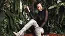 Melalui akun Instagrammnya, pemilik nama lengkap Prianti Nur Ramadhani ini kerap membagikan gaya OOTD. Salah satu yang sering ia pakai adalah outfit serba hitam. Penampilan ibu tiga anak ini pun terlihat menawan.
(Liputan6.com/IG/@ramadhaniabakrie)