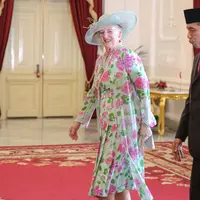 Presiden Jokowi (kanan) menerima kunjungan Ratu Denmark Margrethe II di Istana Merdeka, Jakarta, Kamis (22/10). Pertemuan antara kedua kepala negara ini untuk mempererat hubungan kerja sama yang sudah terjalin selama 65 tahun. (Liputan6.com/Faizal Fanani)