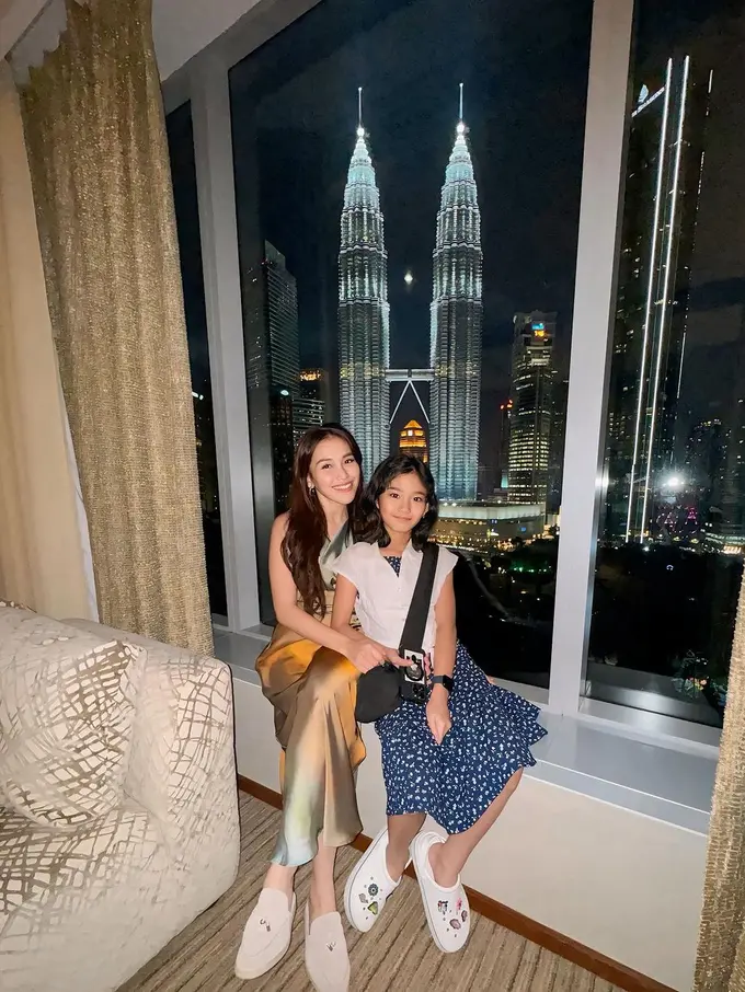Potret Ayu Ting Ting yang sedang liburan ke Malaysia (Sumber: Instagram/@ayutingting92)